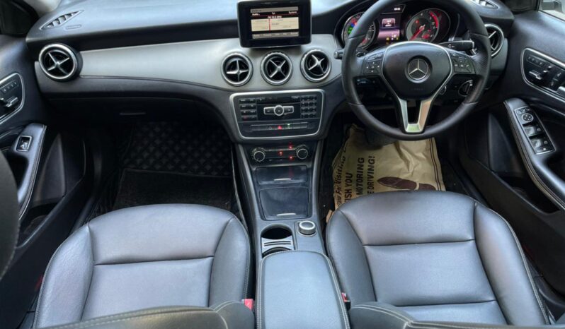 MERCEDES-BENZ GLA 200 D full