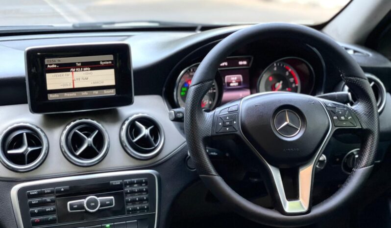 MERCEDES-BENZ GLA 200 D full