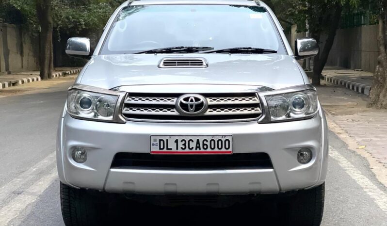 TOYOTA FORTUNER 4X4 full