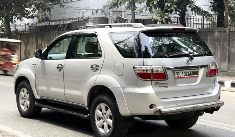 TOYOTA FORTUNER 4X4 full