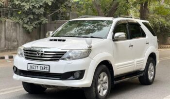 TOYOTA FORTUNER 4X4 full