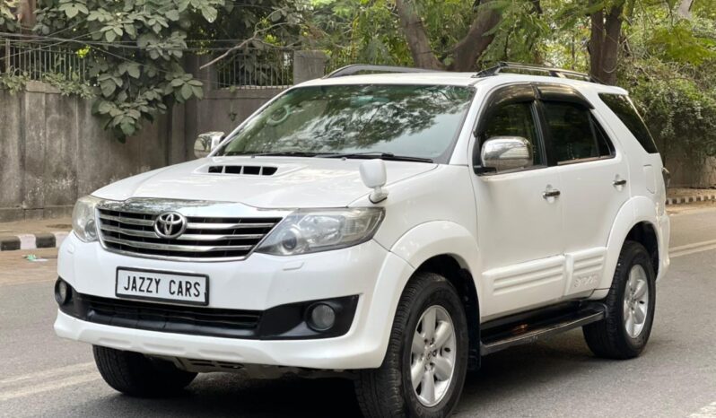 TOYOTA FORTUNER 4X4 full