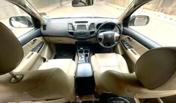 TOYOTA FORTUNER 4X2 full