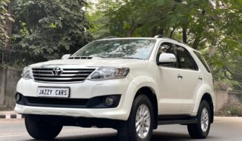 TOYOTA FORTUNER 4X2 full