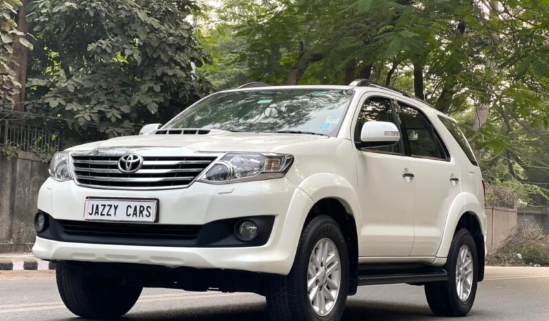 TOYOTA FORTUNER 4X2 full