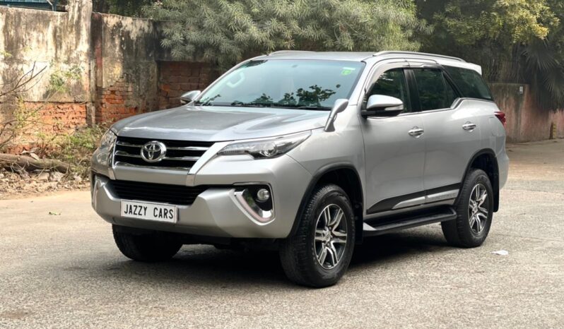 TOYOTA FORTUNER 4X2 full