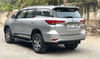 TOYOTA FORTUNER 4X2 full