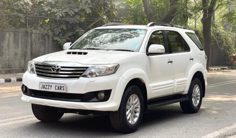 TOYOTA FORTUNER 4X2 full