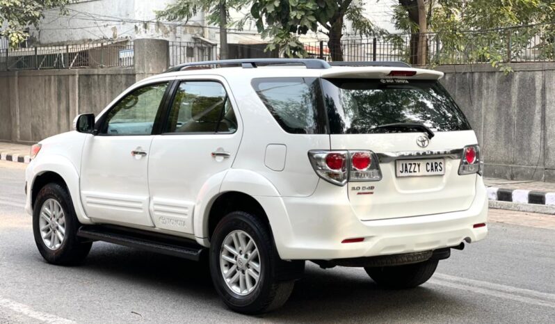 TOYOTA FORTUNER 4X2 full