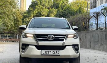 TOYOTA FORTUNER 4X2 full