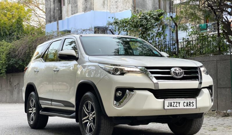 TOYOTA FORTUNER 4X2 full