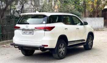 TOYOTA FORTUNER 4X2 full