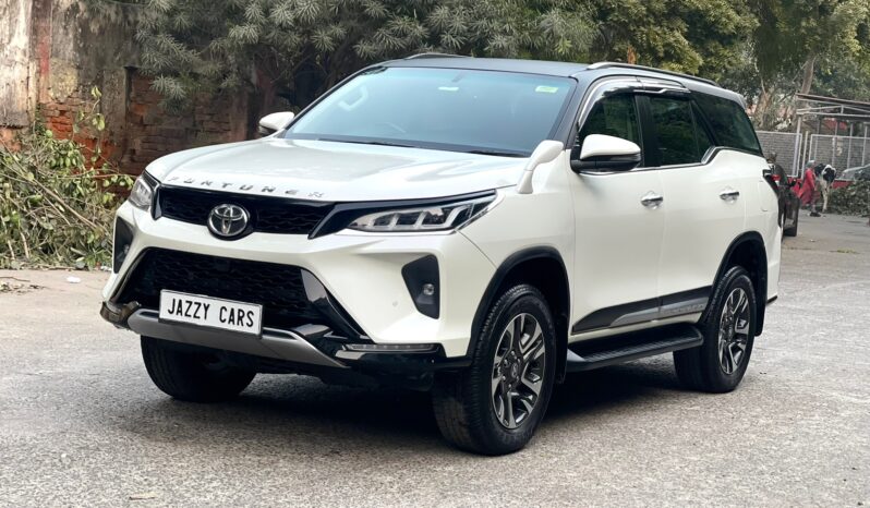 TOYOTA FORTUNER LEGENDER 4X2 full