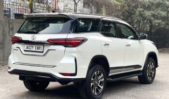 TOYOTA FORTUNER LEGENDER 4X2 full