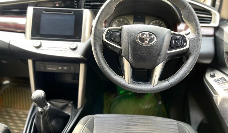 TOYOTA INNOVA CRYSTA 2.4-V full