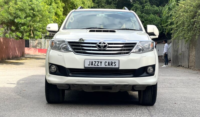 TOYOTA FORTUNER 4X2 full