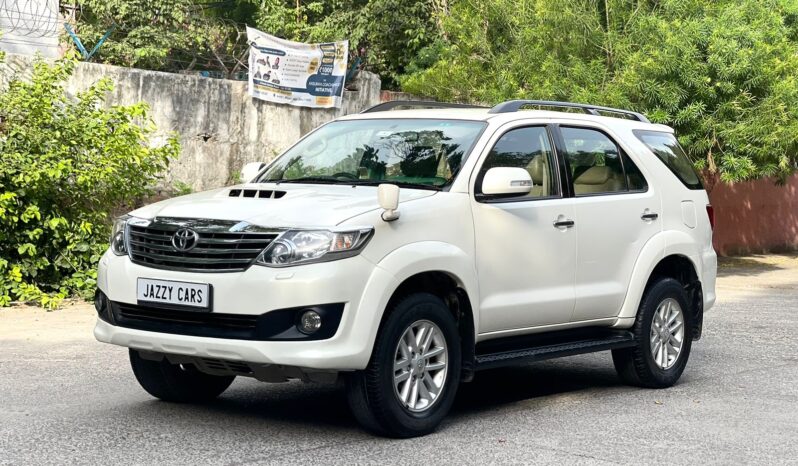 TOYOTA FORTUNER 4X2 full