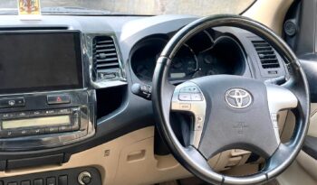 TOYOTA FORTUNER 4X2 full