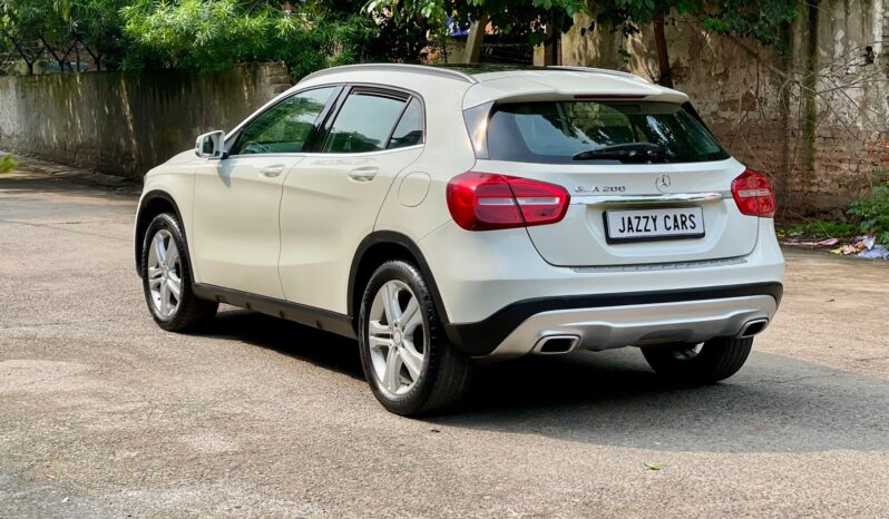 MERCEDES-BENZ GLA 200 full