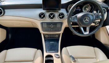 MERCEDES-BENZ GLA 200 full