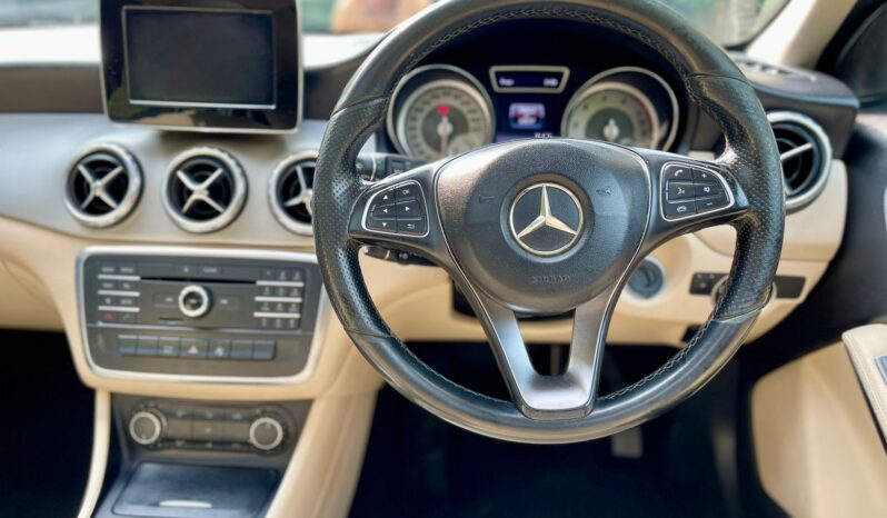 MERCEDES-BENZ GLA 200 full