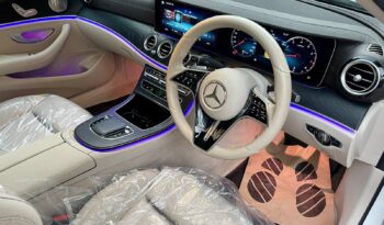 MERCEDES-BENZ E200 EXCLUSIVE full