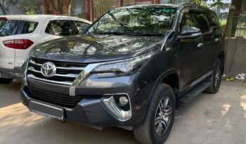 TOYOTA FORTUNER 4X2 full