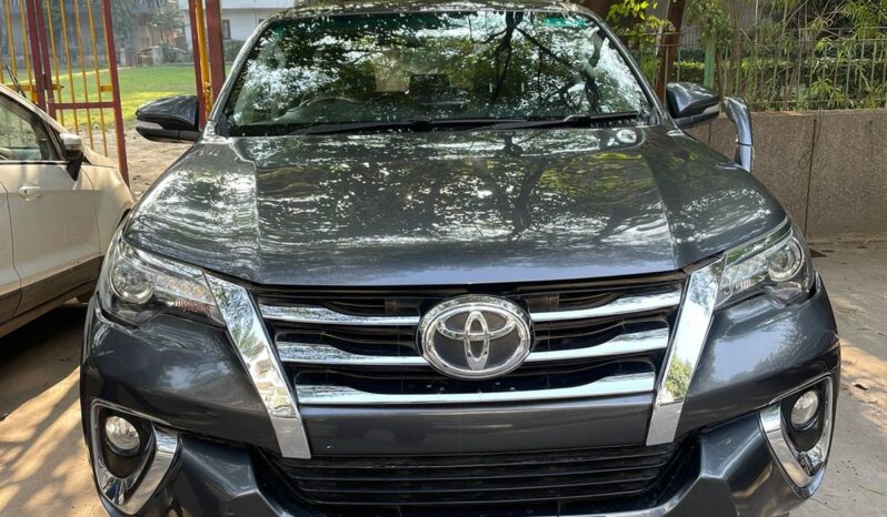 TOYOTA FORTUNER 4X2 full