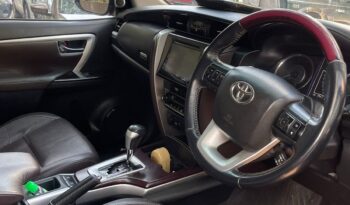 TOYOTA FORTUNER 4X2 full