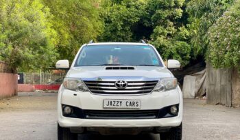 TOYOTA FORTUNER 4X2 full