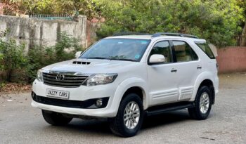 TOYOTA FORTUNER 4X2 full