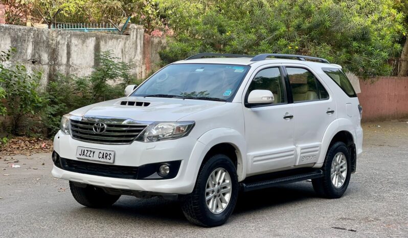 TOYOTA FORTUNER 4X2 full