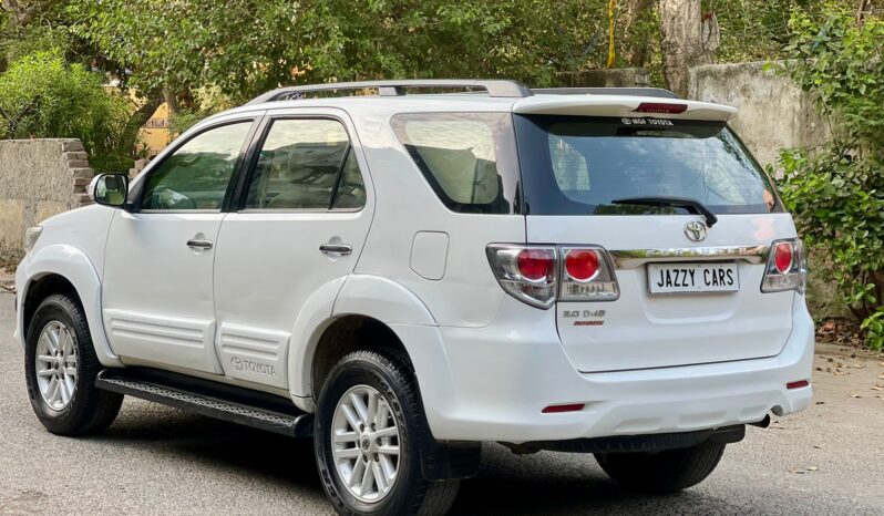 TOYOTA FORTUNER 4X2 full