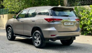 TOYOTA FORTUNER 4X2 full