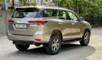 TOYOTA FORTUNER 4X2 full