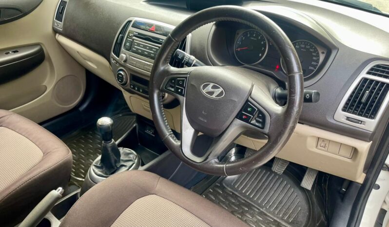 HYUNDAI i20 SPORTZ full