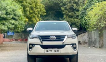 TOYOTA FORTUNER 4X2 full