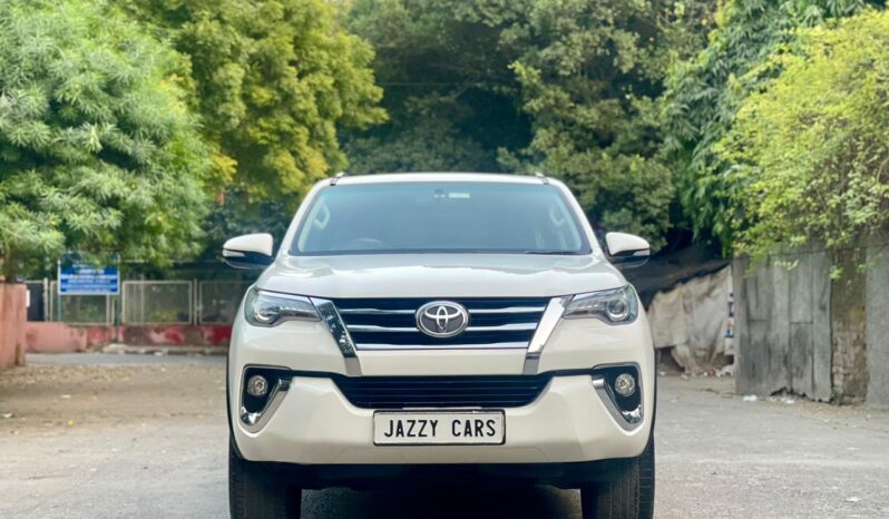 TOYOTA FORTUNER 4X2 full