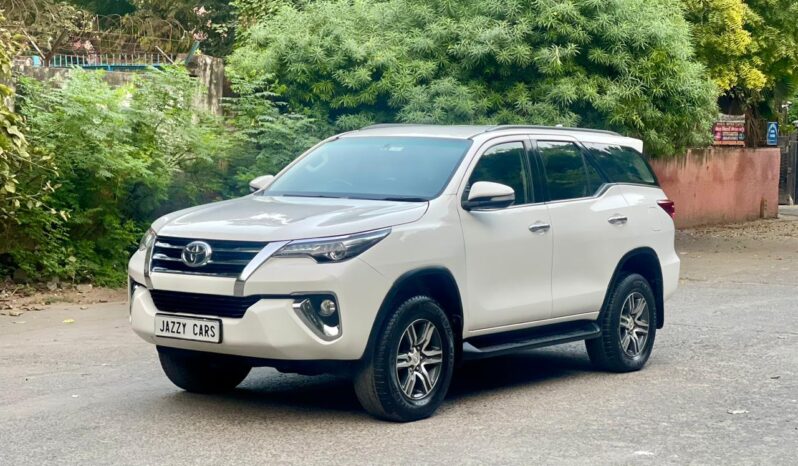 TOYOTA FORTUNER 4X2 full