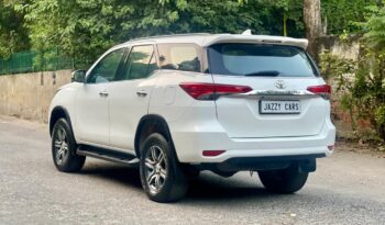 TOYOTA FORTUNER 4X2 full