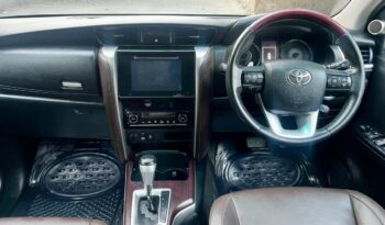 TOYOTA FORTUNER 4X2 full