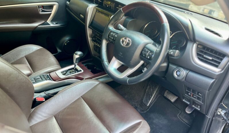 TOYOTA FORTUNER 4X4 full