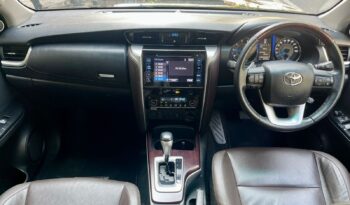 TOYOTA FORTUNER 4X4 full